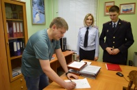 Получивший гражданство РФ белоярец поблагодарил полицейских за оказанную правовую помощь