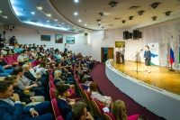 В Югре инициативной молодежи вручили премии губернатора региона