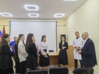 Для учеников профильного класса провели мастер-класс в Белоярской районной больнице Для учеников профильного класса провели мастер-класс в Белоярской районной больнице